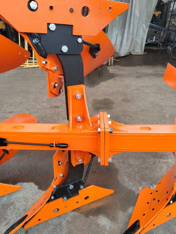 Плуг навесной оборотный 3/35+1 купить в Донецке – «БДН-АгроКубань», 7