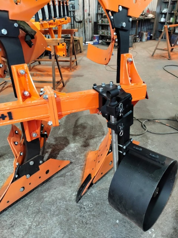 Плуг навесной оборотный 3/35+1 купить в Донецке – «БДН-АгроКубань», 9