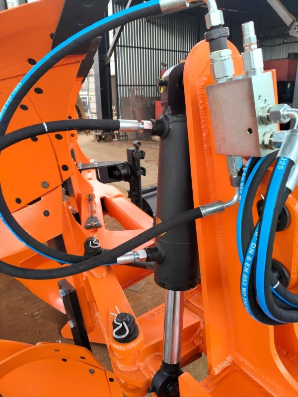 Плуг навесной оборотный 3/35 купить в Донецке – «БДН-АгроКубань», 3