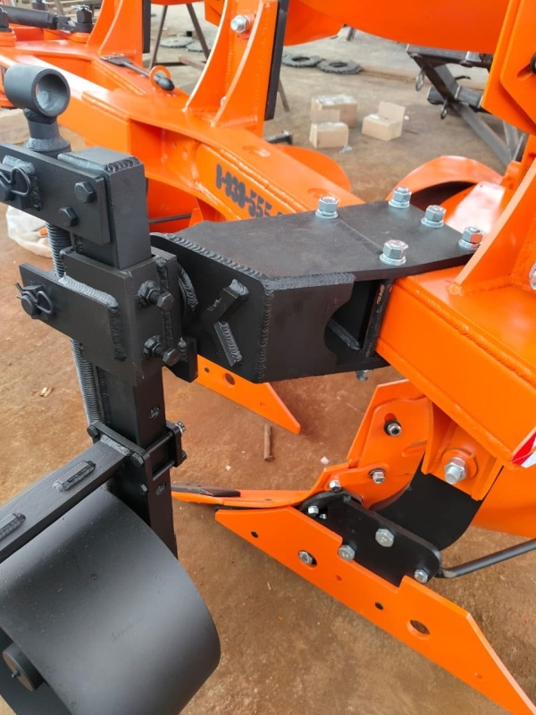 Плуг навесной оборотный 3/35 купить в Донецке – «БДН-АгроКубань», 5