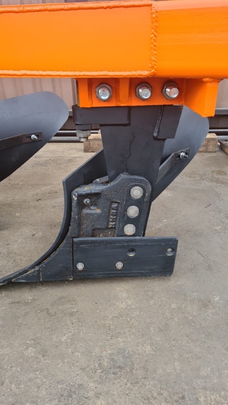 Плуг отвальный ПЛН 3-35 (3 корпуса) купить в Донецке – «БДН-АгроКубань», 3