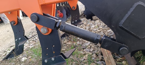 Плуг чизельный ПЧН 1,6 с планчатым катком купить в Донецке – «БДН-АгроКубань», 3