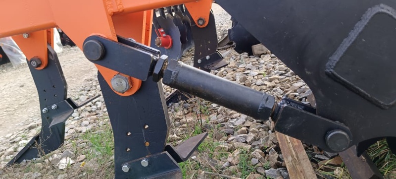 Плуг чизельный ПЧН 1,6 с планчатым катком купить в Донецке – «БДН-АгроКубань», 3