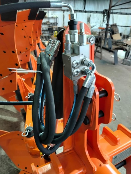 Плуг навесной оборотный 3/35+1 купить в Донецке – «БДН-АгроКубань», 3