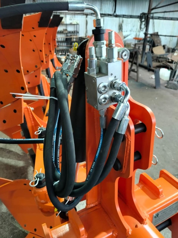 Плуг навесной оборотный 3/35+1 купить в Донецке – «БДН-АгроКубань», 3